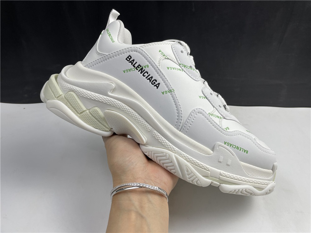 TRIPLE-S SNEAKER